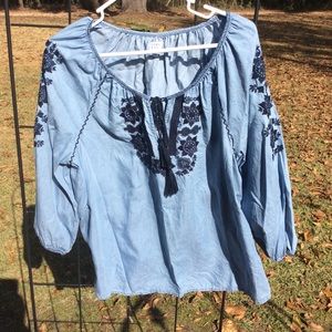 Crown & Ivy top Sz L